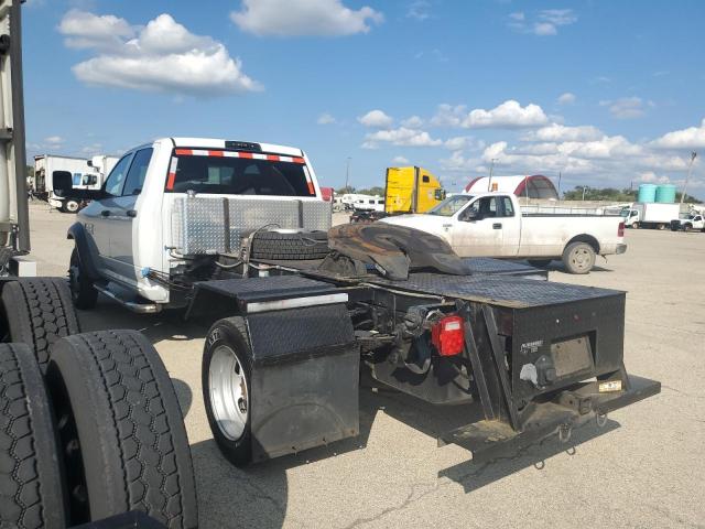 3C7WRNFL6JG317554 - 2018 RAM 5500 Beyaz fotoğraf 2