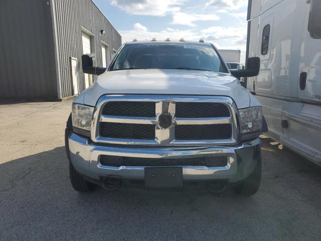 3C7WRNFL6JG317554 - 2018 RAM 5500 Beyaz fotoğraf 5
