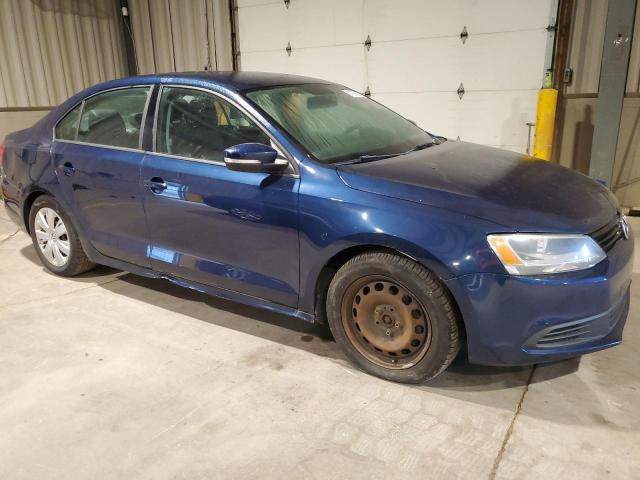 3VWD17AJ8EM421335 - 2014 VOLKSWAGEN JETTA SE Niebieski zdjęcie 4