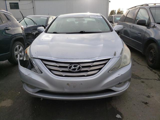 5NPEC4AC0BH002687 - 2011 HYUNDAI SONATA SE SILVER photo 5