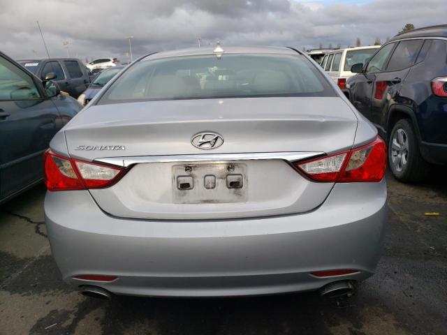 5NPEC4AC0BH002687 - 2011 HYUNDAI SONATA SE SILVER photo 6