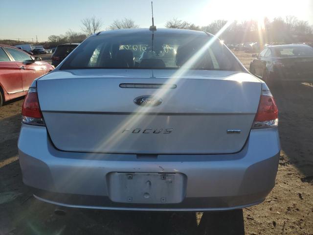 1FAHP3HN0AW294939 - 2010 FORD FOCUS SEL SILVER photo 6