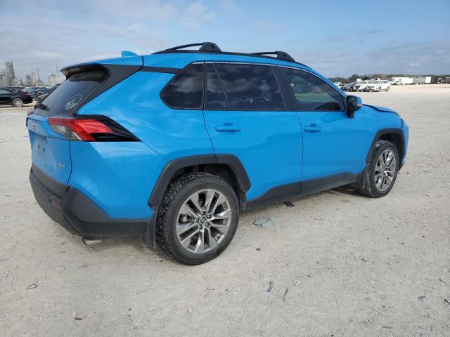 JTMC1RFV6KD009914 - 2019 TOYOTA RAV4 XLE PREMIUM BLUE photo 3