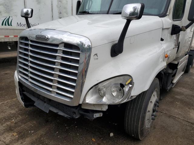 1FUJGLDV3JLHJ9889 - 2018 FREIGHTLINER CASCADIA 1 Biały zdjęcie 7