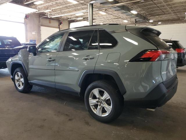 2T3P1RFV2MW204688 - 2021 TOYOTA RAV4 XLE GRAY photo 2