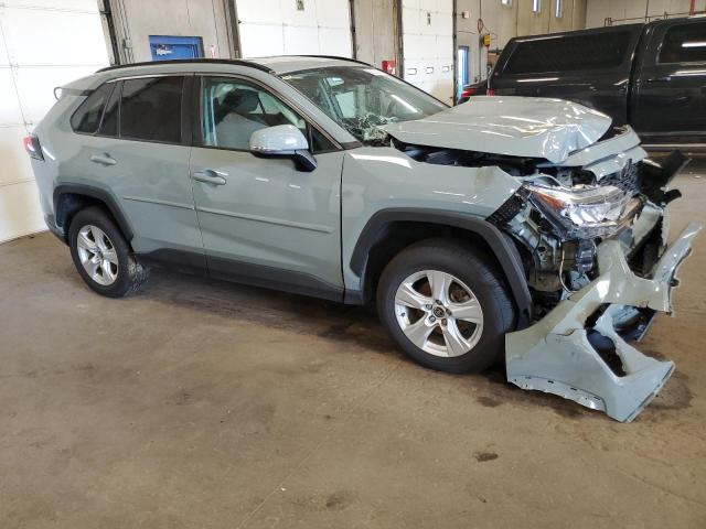 2T3P1RFV2MW204688 - 2021 TOYOTA RAV4 XLE GRAY photo 4