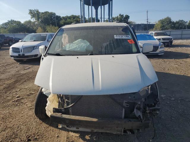 2C4RC1BG8DR517900 - 2013 CHRYSLER TOWN & COU TOURING WHITE photo 5