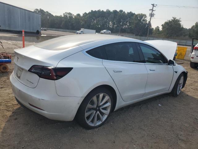 5YJ3E1EB3JF112194 - 2018 TESLA MODEL 3 Beyaz fotoğraf 3
