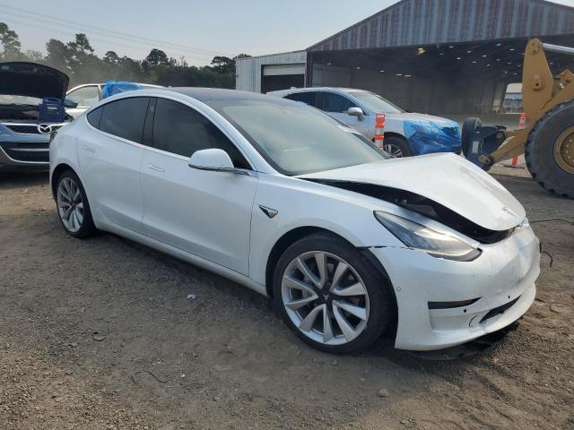 5YJ3E1EB3JF112194 - 2018 TESLA MODEL 3 Beyaz fotoğraf 4