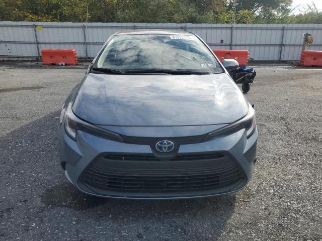 JTDBCMFE8R3068777 - 2024 TOYOTA COROLLA LE Сірий фото 5