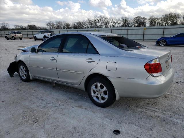 4T1BE32K15U626596 - 2005 TOYOTA CAMRY LE SILVER photo 2