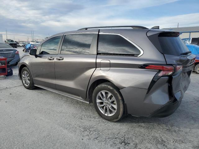 5TDKRKEC7NS079913 - 2022 TOYOTA SIENNA LE GRAY photo 2