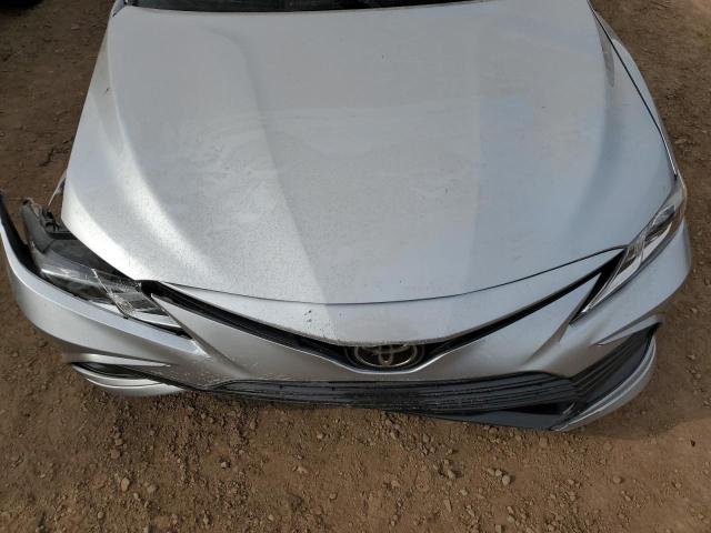 4T1C11AK3MU531574 - 2021 TOYOTA CAMRY LE SILVER photo 11