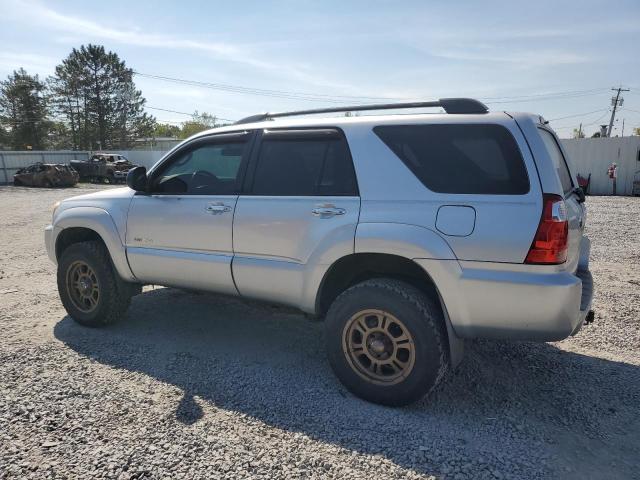 JTEBU14R368057388 - 2006 TOYOTA 4RUNNER SR5 SILVER photo 2