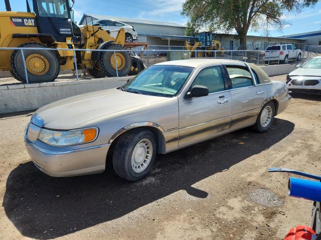 2002 LINCOLN TOWN CAR EXECUTIVE, 