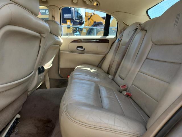 1LNHM81W22Y661411 - 2002 LINCOLN TOWN CAR EXECUTIVE 金色 照片 10
