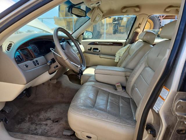 1LNHM81W22Y661411 - 2002 LINCOLN TOWN CAR EXECUTIVE 金色 照片 7