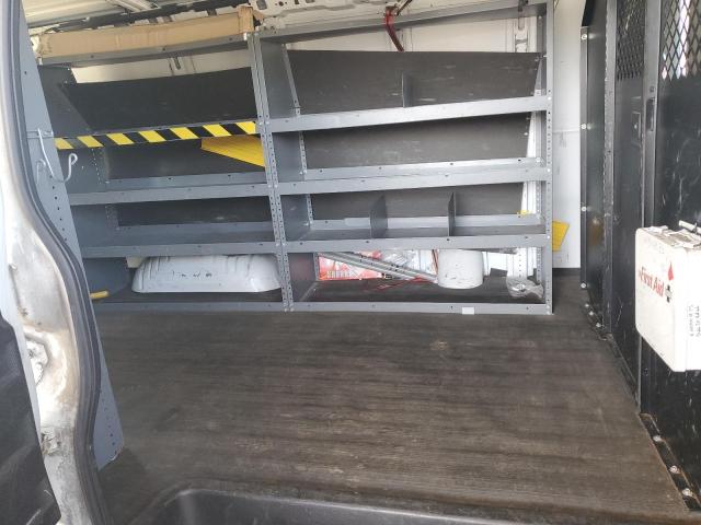 1GCWGFBA6B1122891 - 2011 CHEVROLET EXPRESS G2 WHITE photo 10