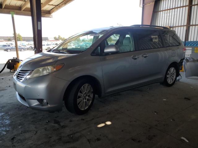 2011 TOYOTA SIENNA XLE, 