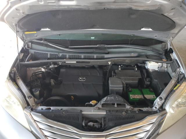 5TDYK3DC7BS044242 - 2011 TOYOTA SIENNA XLE ვერცხლისფერი ფოტო 12