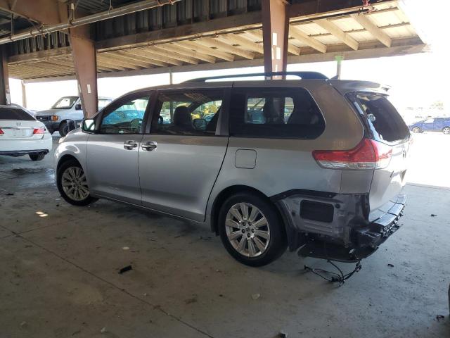 5TDYK3DC7BS044242 - 2011 TOYOTA SIENNA XLE ვერცხლისფერი ფოტო 2