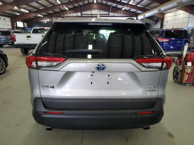 2T3RWRFV1MW120162 - 2021 TOYOTA RAV4 XLE ვერცხლისფერი ფოტო 6