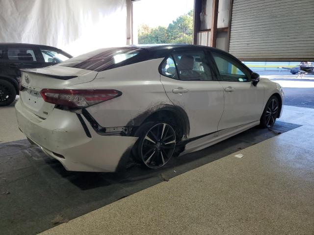 4T1B61HK9JU134045 - 2018 TOYOTA CAMRY XSE 白色 照片 3