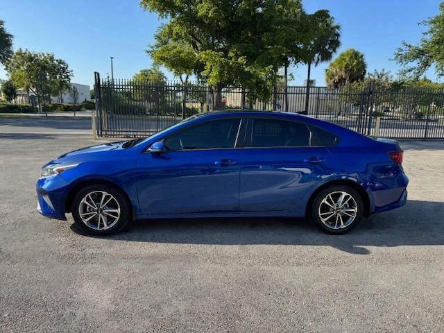 3KPF24AD4NE464503 - 2022 KIA FORTE FE BLUE photo 12