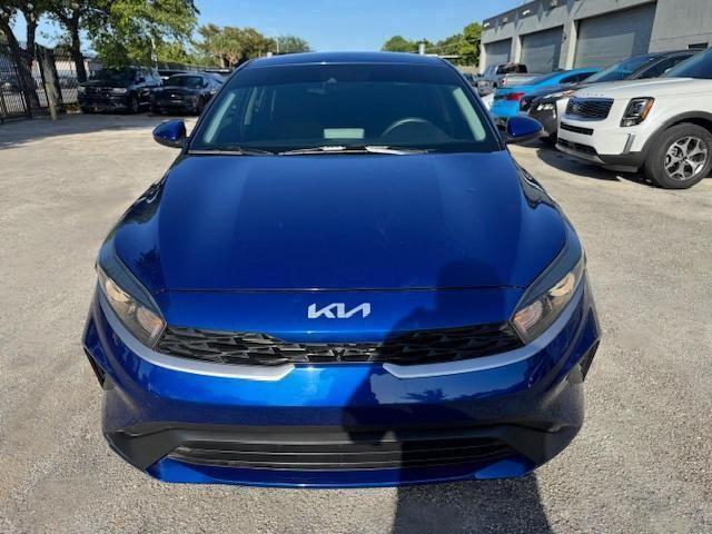 3KPF24AD4NE464503 - 2022 KIA FORTE FE BLUE photo 5