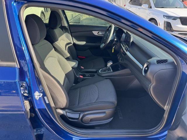 3KPF24AD4NE464503 - 2022 KIA FORTE FE BLUE photo 7