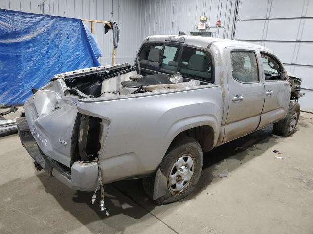 5TFCZ5AN8JX124973 - 2018 TOYOTA TACOMA DOUBLE CAB SILVER photo 3
