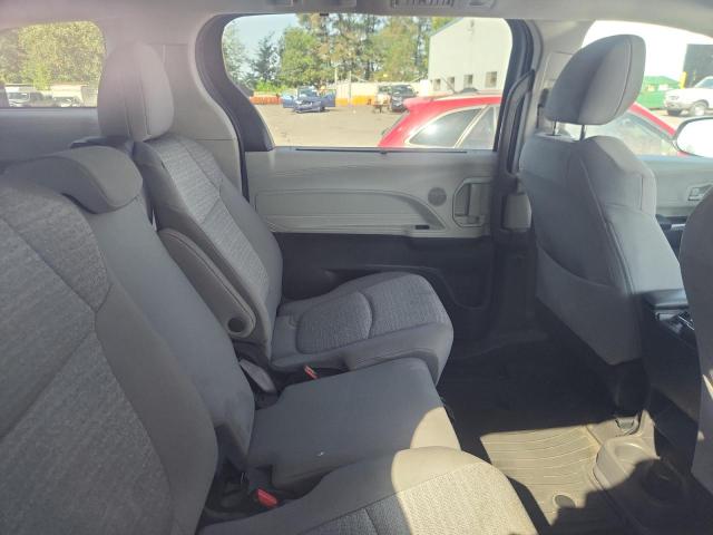 5TDBSKFC0NS050319 - 2022 TOYOTA SIENNA LE GRAY photo 11