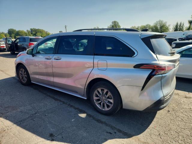 5TDBSKFC0NS050319 - 2022 TOYOTA SIENNA LE GRAY photo 2