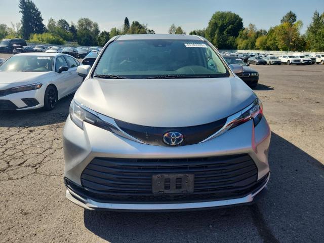 5TDBSKFC0NS050319 - 2022 TOYOTA SIENNA LE GRAY photo 5