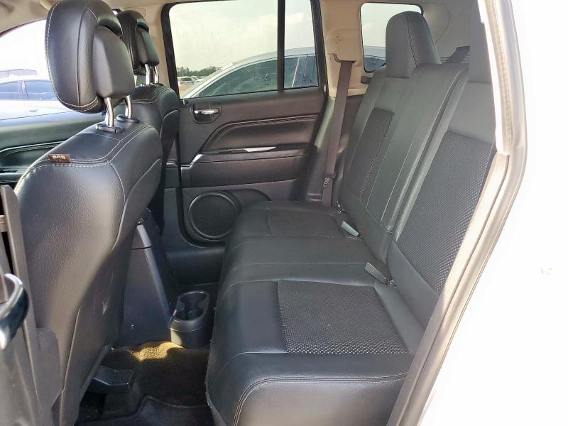 1C4NJCEA5GD675738 - 2016 JEEP COMPASS LATITUDE WHITE photo 11