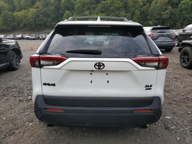2T3P1RFV4RC455026 - 2024 TOYOTA RAV4 XLE Weiß Foto 6