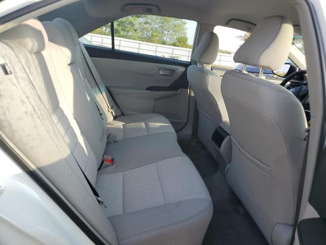 4T1BF1FK2HU442462 - 2017 TOYOTA CAMRY LE თეთრი ფოტო 10