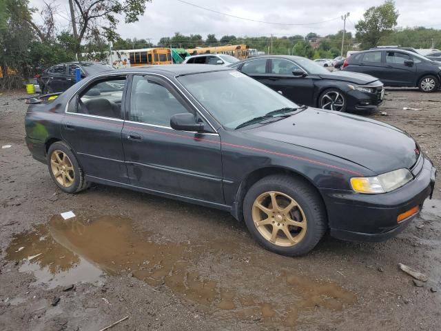 1HGCD5537RA075711 - 1994 HONDA ACCORD LX BLACK photo 4