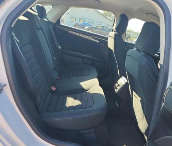 3FA6P0HD8LR261173 - 2020 FORD FUSION SE WHITE photo 10