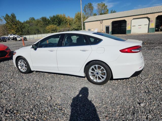 3FA6P0HD8LR261173 - 2020 FORD FUSION SE WHITE photo 2
