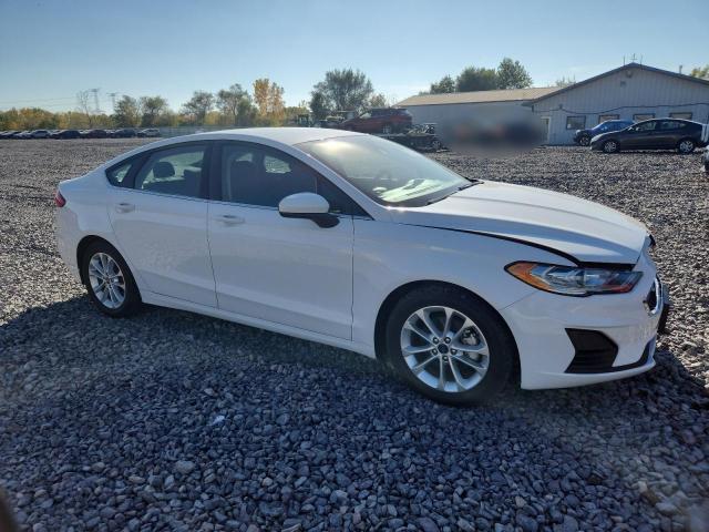 3FA6P0HD8LR261173 - 2020 FORD FUSION SE WHITE photo 4