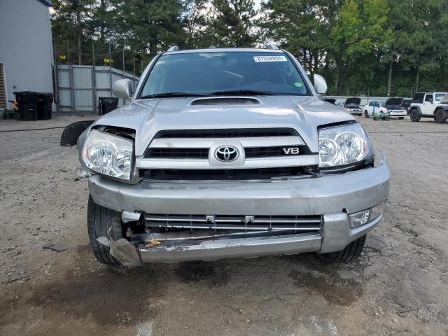 JTEBT14R358028636 - 2005 TOYOTA 4RUNNER SR5 ვერცხლისფერი ფოტო 5