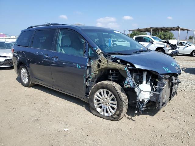 5TDYK3DC3FS657142 - 2015 TOYOTA SIENNA XLE BLUE photo 4