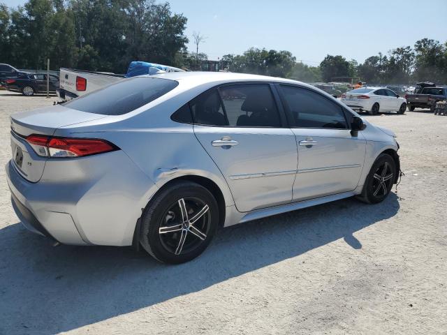 JTDEPRAE5LJ056613 - 2020 TOYOTA COROLLA LE 银色 照片 3