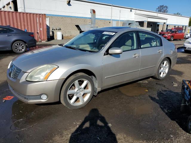 2004 NISSAN MAXIMA SE, 