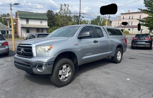5TFUY5F10CX262829 - 2012 TOYT TUNDRA DOUBLE CAB SR5 SILVER photo 2