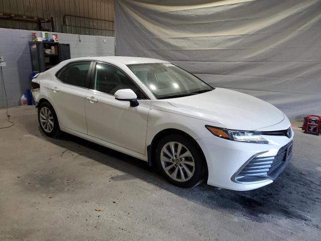 4T1C11BK7NU063882 - 2022 TOYOTA CAMRY LE თეთრი ფოტო 4