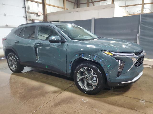 KL77LHEP4SC144739 - 2025 CHEVROLET TRAX 1LT ნაცრისფერი ფოტო 4