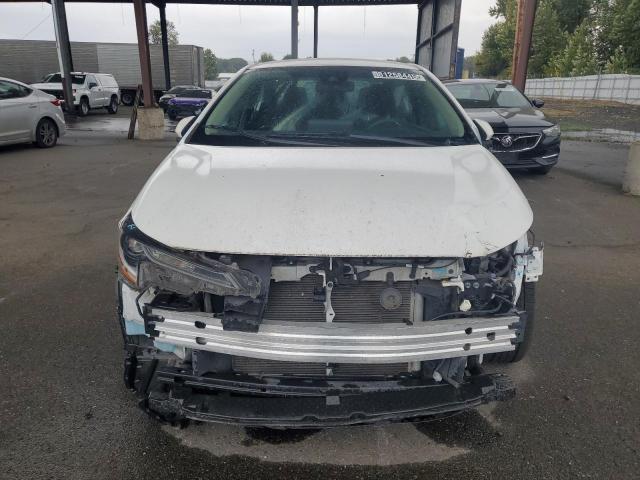 5YFEPMAE6NP320374 - 2022 TOYOTA COROLLA LE Սպիտակ լուսանկար 5