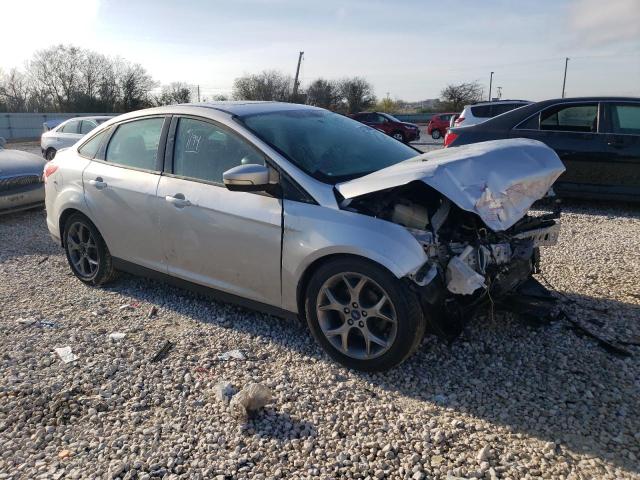 1FADP3F27DL123568 - 2013 FORD FOCUS SE WHITE photo 4